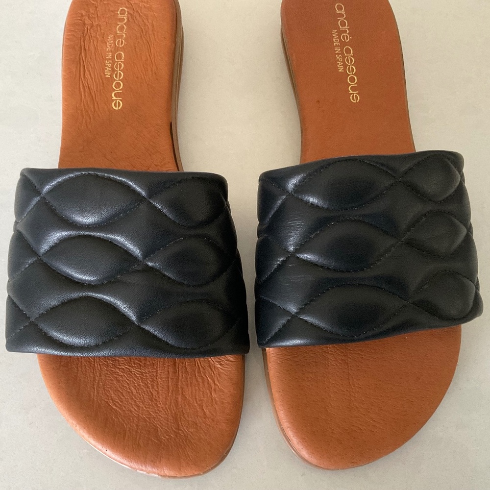 André Assous Rylee Quilted Flat Slide Sandals Black Size 9 - Picture 2 of 6